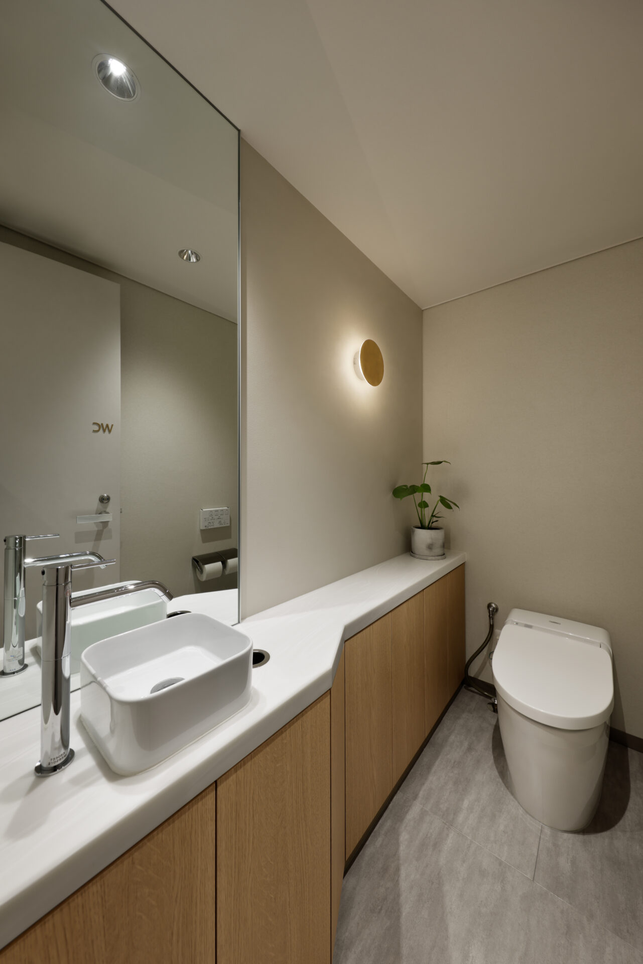 STREAM　クリニックのトイレ施工事例2